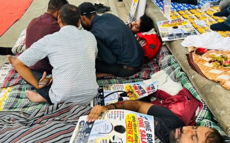 लखनऊ में बॉन्डेड डॉक्टरों की भूख-हड़ताल:वेतन विसंगति पर भूख हड़ताल जारी, पुलिसिया कार्रवाई से चिकित्सकों में आक्रोश