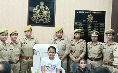 मिशन शक्ति में बालिकाओं को मिली जिम्मेदारी:महानगर थाने में एक दिन की थाना प्रभारी बनीं दक्षिता और निमिषा