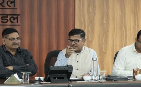 प्रयागराज मंडल में दो महीने में सुधार का लक्ष्य:GM ने अधिकारियों से रेलवे को अपना प्रतिष्ठान समझकर काम करने को कहा