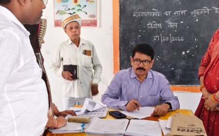 देवरिया में मतदाता सूची पुनरीक्षण कार्य:सीआरओ ने बूथों का किया निरीक्षण, सलेमपुर क्षेत्र में नए नाम जुड़ेंगे