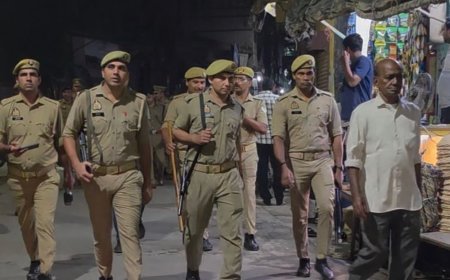 संभल SP-ASP की 6 किलोमीटर लंबी फुट पेट्रोलिंग:दुर्गा पूजा और दशहरा मेले की ड्रोन-बॉडी वार्न कैमरे से निगरानी होगी; 5000 अपराधियों का वेरिफिकेशन जारी