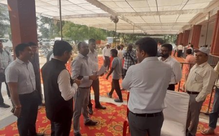 गोरखपुर में 18 बूथों पर वोटिंग, 7,289 शिक्षक मतदाता:बैलेट बॉक्स के साथ रवाना हुए कर्मचारी; डीएम ने निरीक्षण किया