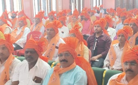विजयादशमी पर क्षत्रिय समाज ने किया शस्त्र पूजन:कासगंज में क्षत्रिय सम्मेलन का आयोजन, एक-दूसरे को पहनाई पगड़ी