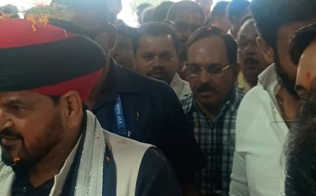 बृजभूषण शरण सिंह का कांग्रेस पर तीखा हमला:बोले- कांग्रेस का नाश होने वाला है, इसलिए कॉकरोच, वामपंथी सब वहां पहुंच गए