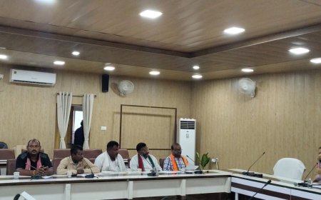 श्रावस्ती में मतदेय स्थलों के पुनर्गठन की प्रक्रिया शुरू:1200 से अधिक मतदाताओं वाले बूथों की होगी जांच, 19 अक्टूबर को जारी होगी प्रारूप सूची