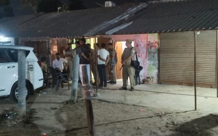 बाराबंकी में मेंथा कारोबारियों के ठिकानों पर छापेमारी:आयकर विभाग की टीम ने मारा छापा, खंगाले दस्तावेज