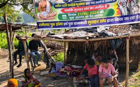 वृद्ध रामेश्वर मुसहर का आमरण अनशन पांचवें दिन भी जारी:तमकुहीराज में सार्वजनिक भूमि का पट्टा निरस्त करने की मांग, एसडीएम ने DM को भेजी पत्रावली