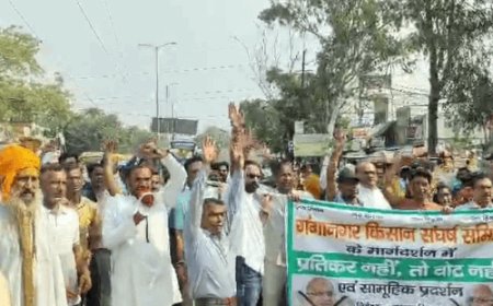 मेरठ में किसानों ने किया कैंट विधायक का विरोध:सड़क पर जुलुस निकाल कर बोले- मुआवजा और प्लॉट नहीं तो चुनाव में वोट नहीं