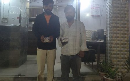 मेरठ में पुलिस मुठभेड़ में बदमाश घायल:सर्राफा दुकान चोरी के तीन आरोपी पकड़े गए, आभूषण-नकदी मिला; दो तमंचा बरामद