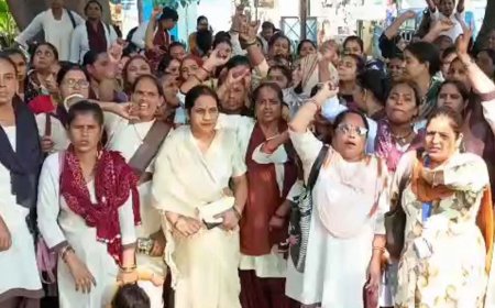 कम मानदेय से नाराज आशाओं का धरना:कर्मचारी का दर्जा, स्वास्थ्य बीमा और काम की समय-सीमा तय करने की मांग