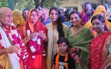 प्रतापगढ़ के श्रद्धालु गया जी रवाना:पिंडदान और पितृ तर्पण करेंगे, परिजन व ग्रामीणों ने माला पहनाकर दी विदाई