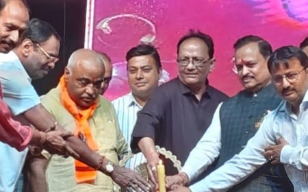 दुर्गा पूजा में सांस्कृतिक कार्यक्रम:श्याम नगर में पूजन के बाद कराया भंडारा, महिलाओं ने ग्रुप में किया गरबा