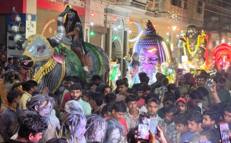संभल में मां भगवती की 51वीं शोभायात्रा में उमड़ा जनसैलाब:एक लाख श्रद्धालुओं के पहुंचने का अनुमान, सुरक्षा में 300 पुलिसकर्मी तैनात