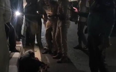 डंपर ने सड़क पार कर रहे युवक को टक्कर मारी:जालौन में झांसी-कानपुर हाईवे पर हुआ हादसा, उरई मेडिकल कॉलेज रेफर