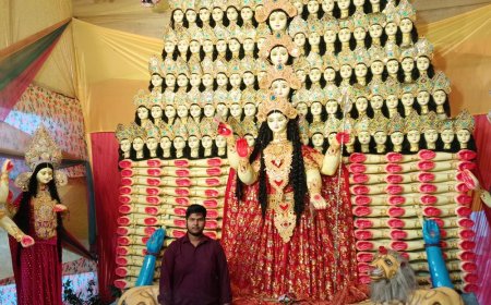 महराजगंज के दुर्गा पंडाल में प्रतिमा स्थापित:108 मुख भुजाओं वाली प्रतिमा स्थापित, दर्शन करने पहुंचे दूर-दराज के श्रद्धालु