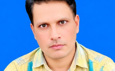 बरेली में ट्रैक्टर-ट्रॉली पलटने से चालक की मौत:पॉलिश से भरी ट्रॉली सामने से आए वाहन को बचाने में पलटी, शव को पोस्टमार्टम के लिए भेजा