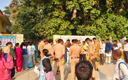बाराबंकी में PET परीक्षा: पुलिस ने अभ्यर्थियों को पहुंचाया केंद्र:14 केंद्रों पर 27,936 अभ्यर्थी हुए शामिल, मदद मिलने पर परीक्षार्थियों ने जताई खुशी