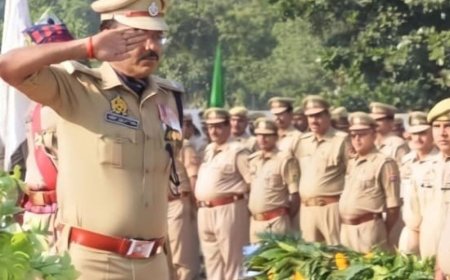 मऊ पुलिस लाइन में शहीद पुलिसकर्मियों को श्रद्धांजलि:पुलिस स्मृति दिवस पर एसपी ने अर्पित किए श्रद्धा-सुमन, देशभर में 154 जवान शहीद