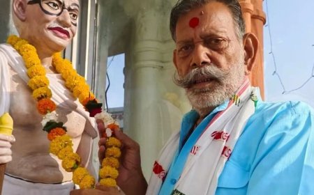 ललितपुर में गांधी-शास्त्री जयंती पर डीएम ने फहराया तिरंगा:प्रतिमा पर माल्यार्पण, मेडिकल कॉलेज में मरीजों को फल बांटे; जवानों ने ली एकता-स्वच्छता की शपथ