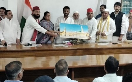 पूर्व मंत्री ने बिजनौर में शिक्षकों से मांगा समर्थन:सपा प्रत्याशी हाजी दानिश अख्तर के समर्थन में मांगा, बोले- शिक्षक हितों की लड़ाई सपा ही लड़ेगी