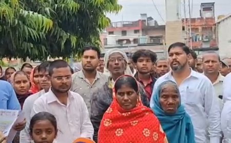 हत्या की निष्पक्ष जांच के लिए ग्रामीण पुलिस ऑफिस पहुंचे:बस्ती में परिजनों ने लालगंज थाना प्रभारी को हटाने की मांग की