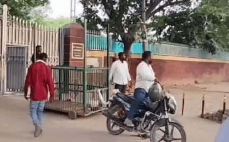 वाराणसी छावनी में तेंदुए की तलाश तेज, पिंजरा लगाया:ड्रोन से निगरानी,दो स्कूल बंद...बंगला नंबर 61 में वन विभाग का सर्च ऑपरेशन