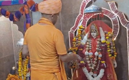 3 दिन गोरखनाथ मंदिर में रहेंगे योगी, आज निशा पूजा:कल कन्या पूजन, मंगलवार को निकालेंगे शोभायात्रा