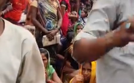 सिसवा बाजार में महिलाओं का प्रदर्शन:मूलभूत सुविधाओं को लेकर सौंपा ज्ञापन, समाधान न होने पर दी चेतावनी