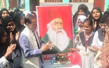 संभल में अहमद खान जयंती मनाई गई:समाज सुधारक के विचारों पर चर्चा, छात्राओं ने लिया शिक्षा प्रसार संकल्प
