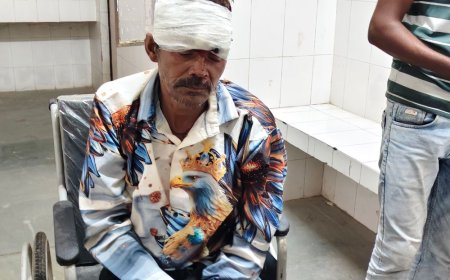 तेज रफ्तार बाइक हाईवे किनारे खड़ी डीसीएम से टकराई:बाइक चालक की मौत, साथी गंभीर; पुरवामीर में हादसा, दोनों फतेहपुर के रहने वाले