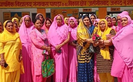जहांगीराबाद में महिला स्वच्छता कार्यक्रम:एचपीवी टीकाकरण के प्रति जागरूकता,किशोरावस्था में व्यक्तिगत स्वच्छता के बताए गुण