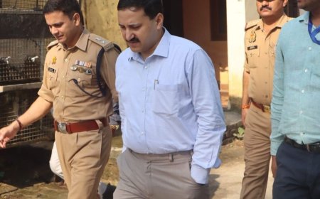 हरदोई में MLC चुनाव के लिए मतदान जारी:शिक्षक-स्नातक सीटों पर 20 मतदान केंद्रों पर वोटरों में उत्साह, मंत्री रजनी तिवारी ने भी डाला वोट