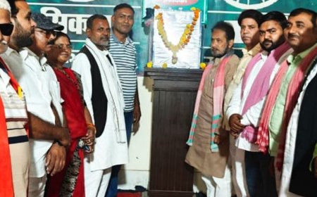 फतेहपुर सपा कार्यालय में डॉ. कलाम की जयंती:पूर्व राष्ट्रपति को पुष्पांजलि अर्पित की, मिसाइल मैन के योगदान पर चर्चा