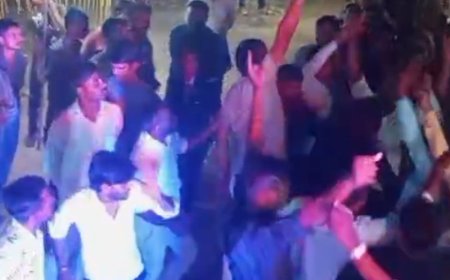 डीजे पर नाचते युवक ने तमंचे से की फायरिंग:फतेहपुर के हरियापुर गांव का वीडियो वायरल, पुलिस हरकत में आई