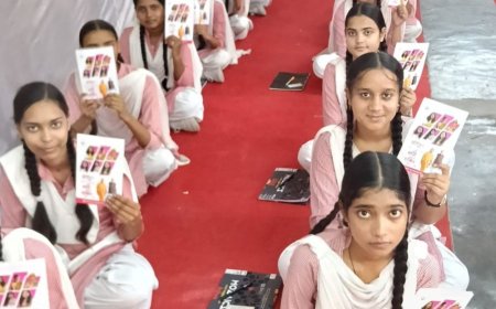 सीतापुर में मिशन शक्ति कार्यक्रम आयोजित:छात्राओं को साइबर सुरक्षा टिप्स दिए, महिला अपराध रोकथाम पर हुई चर्चा
