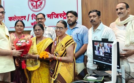 बलिया के नवागत जिलाधिकारी से मुलाकात:कर्मचारी महासंघ प्रतिनिधिमंडल ने किया स्वागत, विभिन्न विषयों पर हुई संयुक्त चर्चा