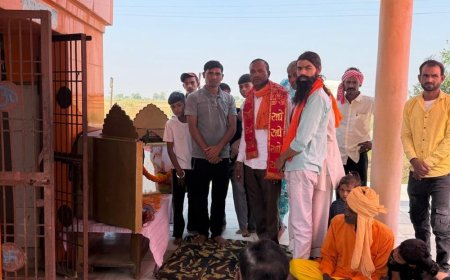 संभल में मनाई गई वाल्मीकि जयंती:अर्धनारीश्वर महाकाल मंदिर में हुआ हवन, श्रद्धालुओं के बीच बंटा प्रसाद