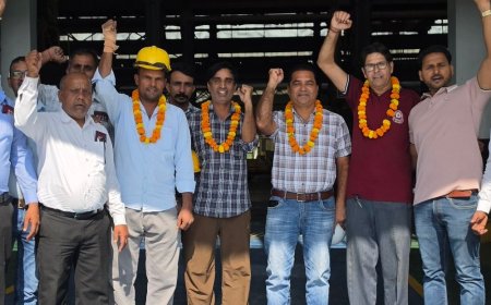 सहारनपुर में रेलवे कर्मचारियों ने खोला मोर्चा:खानआलमपुरा यार्ड में गेट मीटिंग, पेंशन योजनाओं के विरोध में प्रदर्शन