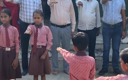 महात्मा गांधी और शास्त्री जी की जयंती मनाई:बाराबंकी के प्राथमिक विद्यालय में समारोह, स्वच्छता की शपथ ली