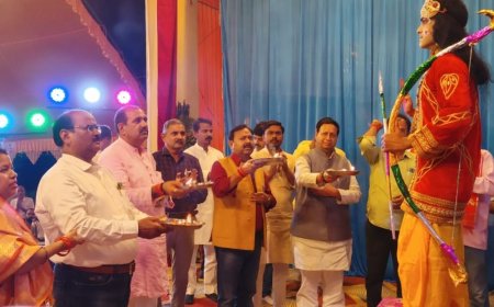 लखनऊ रामलीला के दूसरे दिन भरत मिलाप का मंचन:सीतापुर रोड योजना कॉलोनी में 34वें मंचन में कलाकारों ने प्रभावी अभिनय किया