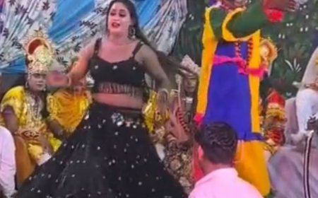 रामलीला के मंच पर महिलाओं का डांस, VIDEO:बागपत के कोताना गांव में डांस के दौरान रुपये उड़ाते दिखे लोग