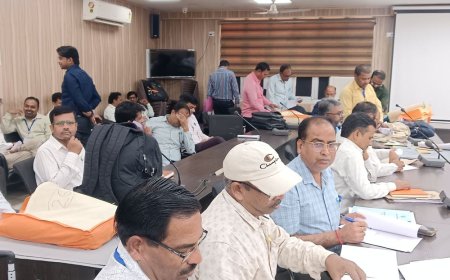 बस्ती में शिक्षक MLC चुनाव के लिए बंटीं मतपेटिकाएं:23 अक्टूबर को 14 मतदान केंद्रों पर होगी वोटिंग, शिक्षक डालेंगे वोट