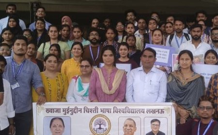 भाषा विश्वविद्यालय में सतर्कता जागरूकता रैली:भ्रष्टाचार मुक्त कार्यसंस्कृति अपनाने का संदेश, ईमानदारी एवं निष्ठा संग निभाएं कर्तव्य