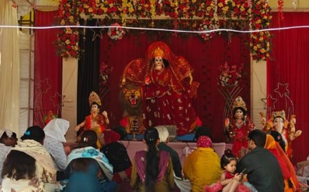 नवरात्रि के छठे दिन मां कात्यायनी की पूजा:फतेहपुर में भक्तों ने की उपासना, जानें धार्मिक महत्व और मंत्र