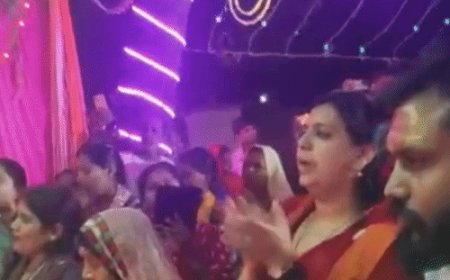 दिव्या मित्तल ने दुर्गा पूजा पंडालों में आरती की:मिर्जापुर में बोलीं- बच्चे पढ़ लिखकर आगे बढ़े, यहीं मातारानी से कामना हैं