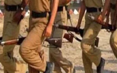 नए होमगार्ड जवानों को इंसास चलाने की ट्रेनिंग मिलेगी:झांसी में 450 होमगार्ड को मिलेगी तैनाती, 90 दिनों का दिया जाएगा प्रशिक्षण