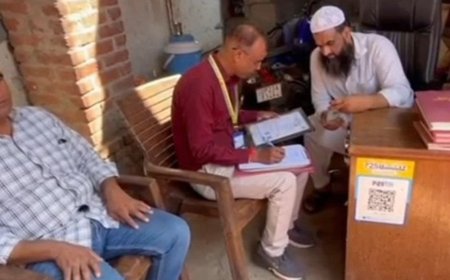 फलों के गोदामों पर छापेमारी, कार्बाइड से पकाने की जांच:अमरोहा में नवरात्र में मिलावट रोकने के लिए खाद्य सुरक्षा विभाग का अभियान