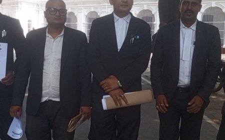 अधिवक्ताओं ने एडवोकेट प्रोटेक्शन एक्ट लागू करने की मांग:बलिया में जूनियर अधिवक्ताओं को स्टाइपेंड और 5 लाख का मेडिकल बीमा देने की मांग
