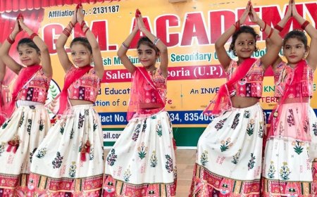 देवरिया के स्कूल में नवरात्रि उत्सव आयोजित:विद्यार्थियों ने गणेश-सरस्वती वंदना, काली तांडव, गरबा और भक्ति गीतों की प्रस्तुति दी