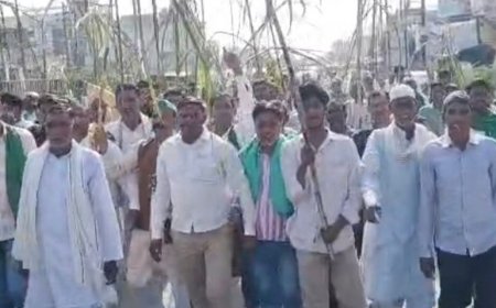 गन्ना मूल्य बढ़ाने को किसानों का एक किमी पैदल मार्च:₹600 प्रति क्विंटल की मांग, कहा- फसल नुकसान का मुआवजा दे सरकार